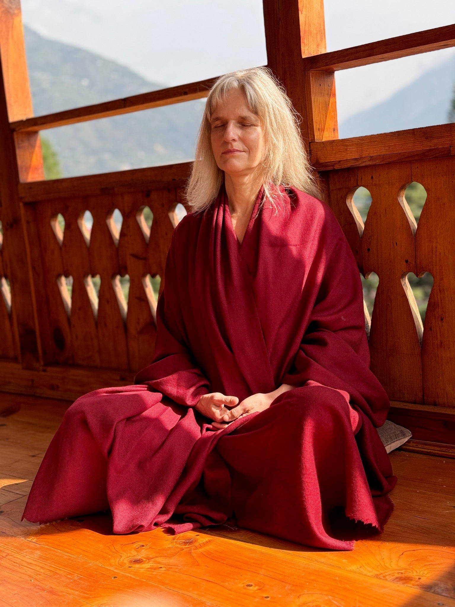 LAMA - Large Meditation Blanket - Burgundy